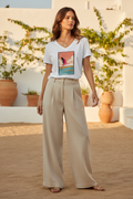 Éditorial chic – pantalon lin + bijoux dorés